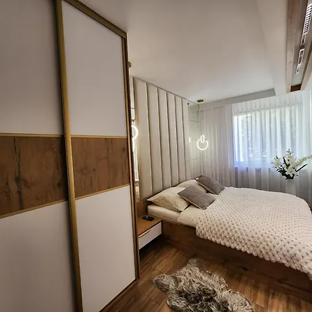 アパート Casablanca - Walbrzych, Podzamcze ヴァウブジフ